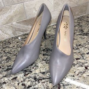 Nine West 9x9 technology gray pump